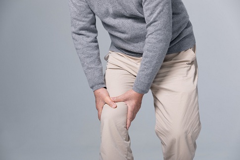 1655221765924241.jpg 攝圖網_501703651_banner_受傷的老年人膝蓋疼痛(企業商用).jpg