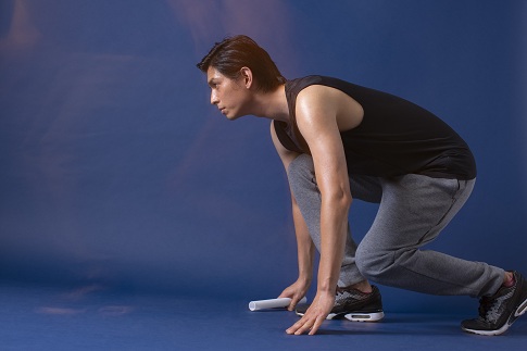 1656003182501202.jpg 攝圖網(wǎng)_502321878_在影棚拍攝運(yùn)動(dòng)形象照的運(yùn)動(dòng)員(企業(yè)商用).jpg