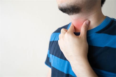 1678922315252851.jpg 攝圖網(wǎng)_506699559_患有喉嚨痛的病人喉嚨痛的原因包括流感普通感冒呼吸道感染過敏或胃食管反流病保健和醫(yī)療概念特(企業(yè)商用).jpg