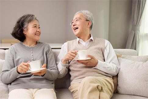 1682061894154695.jpg 攝圖網_507701529_banner_喝咖啡開心聊天的老年夫婦(企業商用).jpg