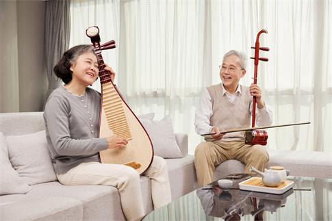 1682645002342967.jpg 攝圖網(wǎng)_507701549_banner_居家演奏樂器的老年夫妻(企業(yè)商用).jpg
