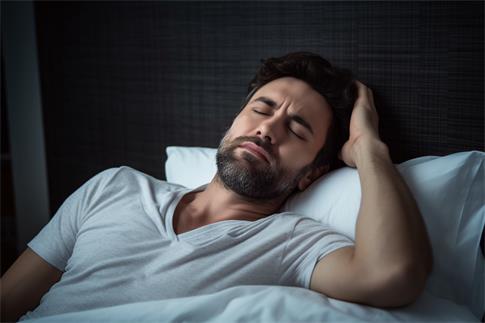 1690764787214309.jpg 攝圖網(wǎng)_600167875_banner_失眠犯困的男人(企業(yè)商用).jpg