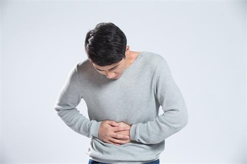 1702597811635102.jpg 攝圖網_501941737_成年人面部扭曲人青年男人肚子疼(企業商用).jpg