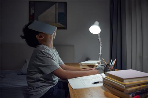 1710894969132371.jpg 攝圖網_507721222_書房里疲憊學習的小學生形象(企業商用).jpg