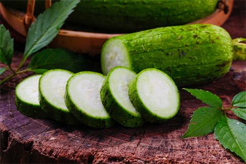 1725064288582406.jpg 攝圖網_501058992_有機蔬菜絲瓜(非企業商用).jpg