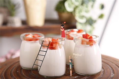 1737765800742152.jpg 攝圖網(wǎng)_401295575_夏日草莓果粒酸奶真好喝啊(企業(yè)商用).jpg